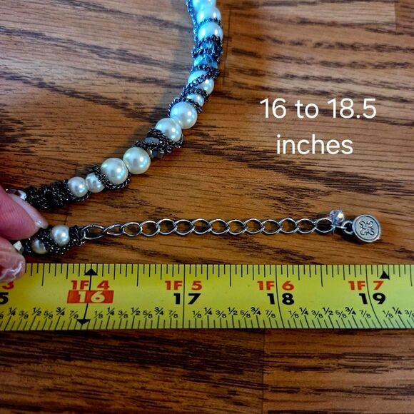 VERA WANG Pearl, Crystal, And Gunmetal Black Wrapped Chain Choker Necklace - Picture 7 of 10